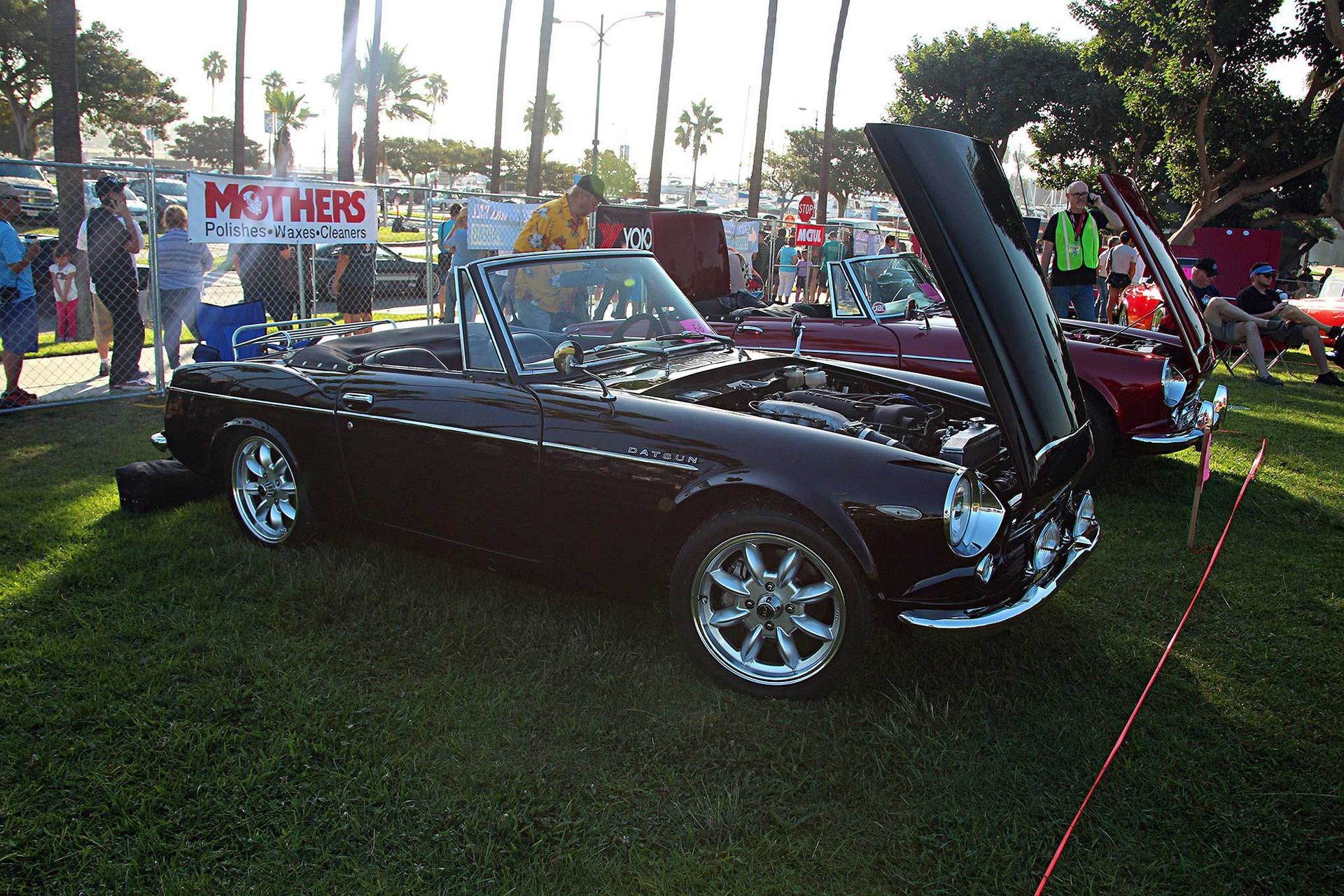 Datsun SP310/311 Roadster with VTO vintage aluminum wheels - Photo 6