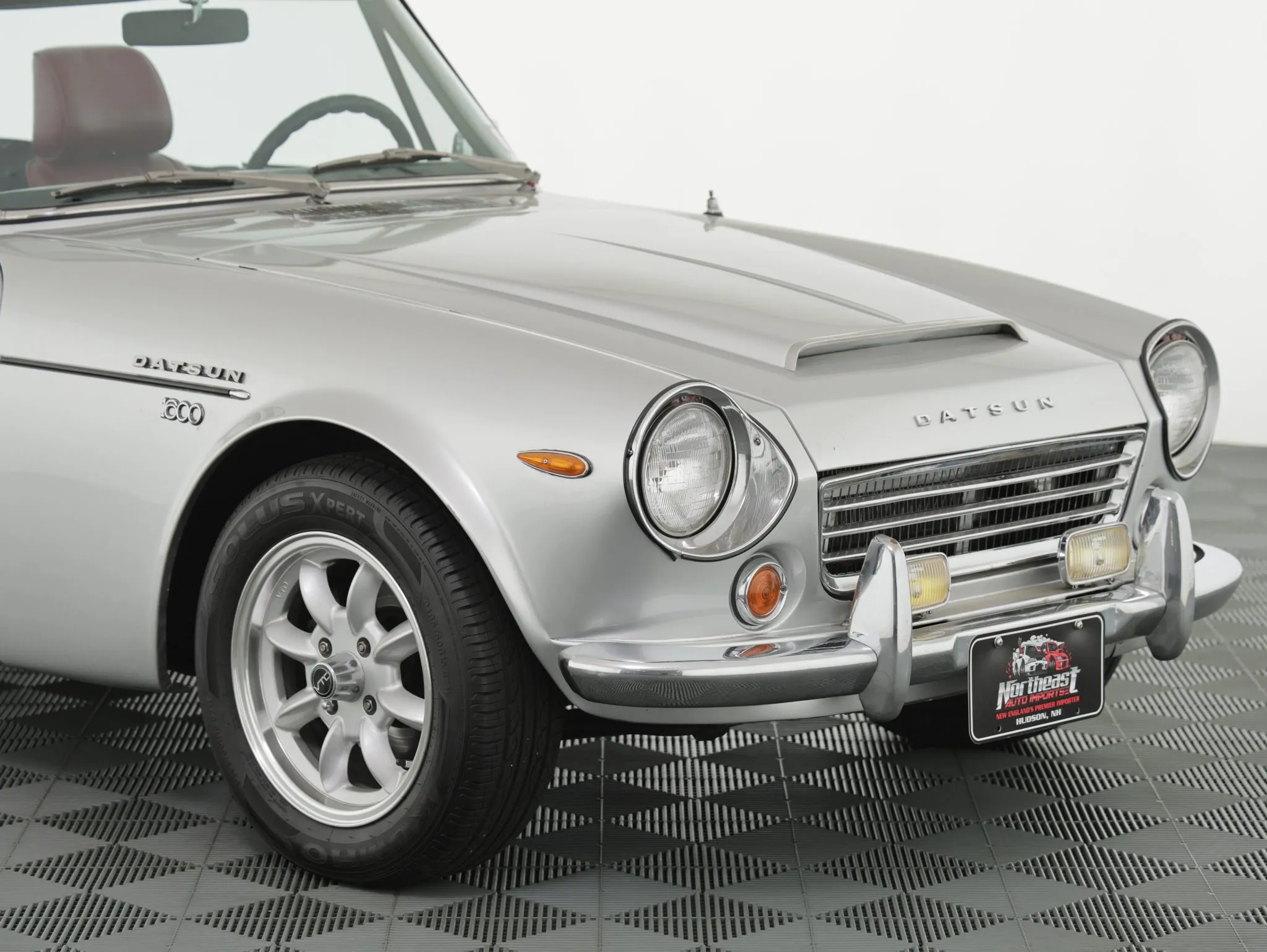 Datsun SP310/311 Roadster with VTO vintage aluminum wheels - Photo 28