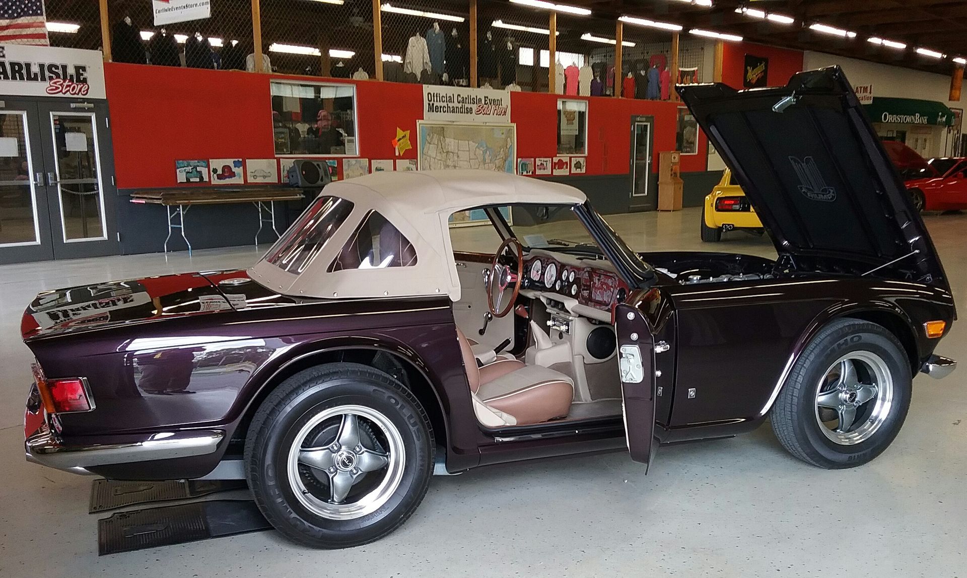 Triumph TR6 with VTO vintage aluminum wheels - Photo 6