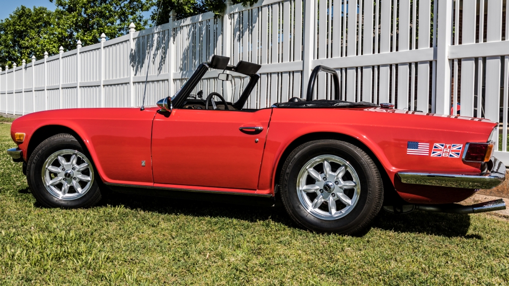 Triumph TR6 with VTO vintage aluminum wheels - Photo 11