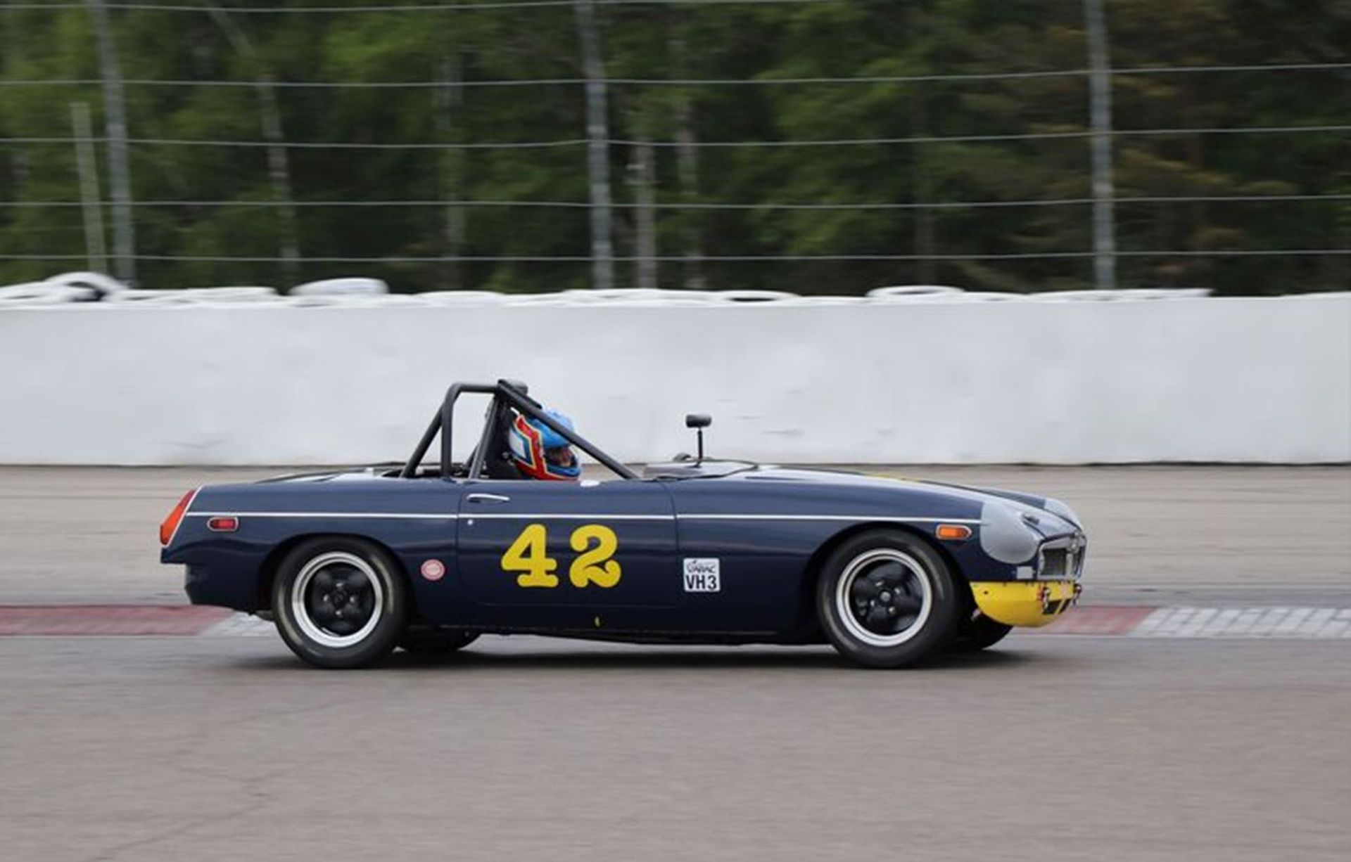 MG MGB/GT with VTO vintage aluminum wheels - Photo 24