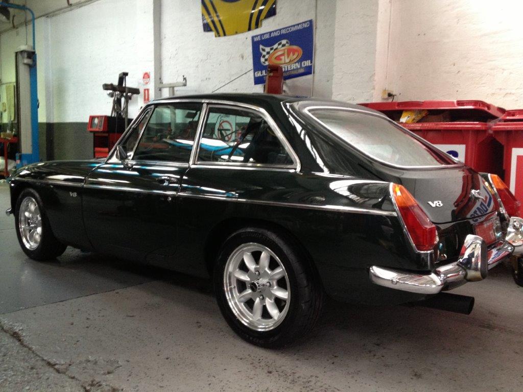 MG MGB/GT with VTO vintage aluminum wheels - Photo 36
