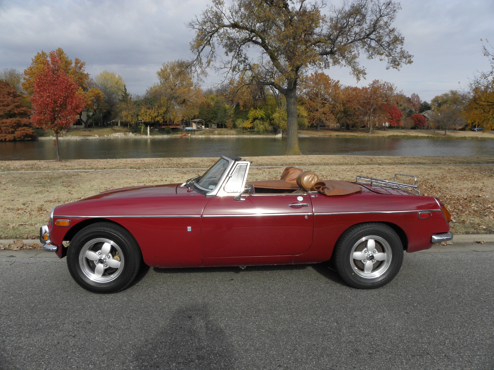 MG MGB/GT with VTO vintage aluminum wheels - Photo 45
