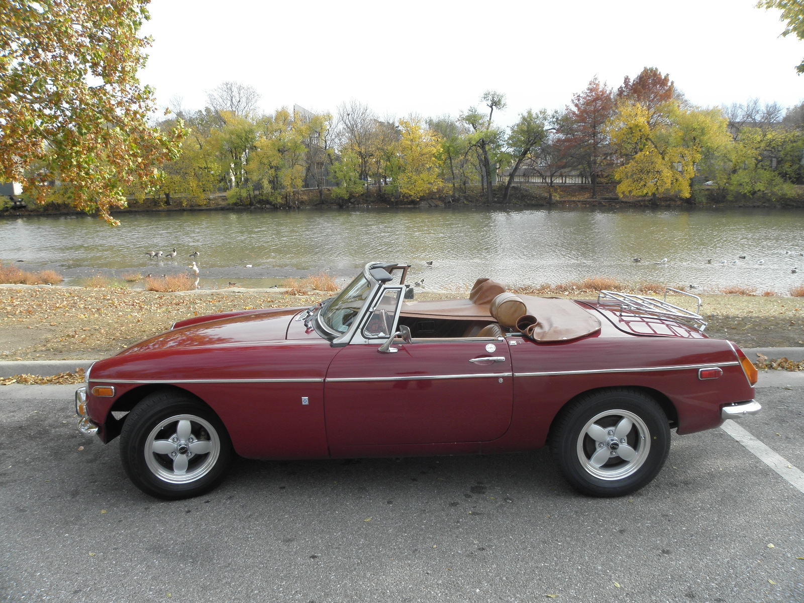 MG MGB/GT with VTO vintage aluminum wheels - Photo 46