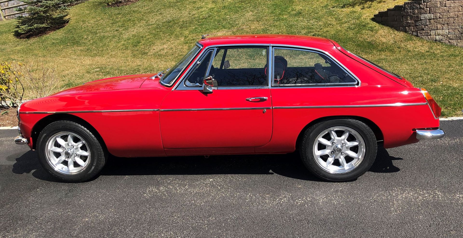 MG MGB/GT with VTO vintage aluminum wheels - Photo 57