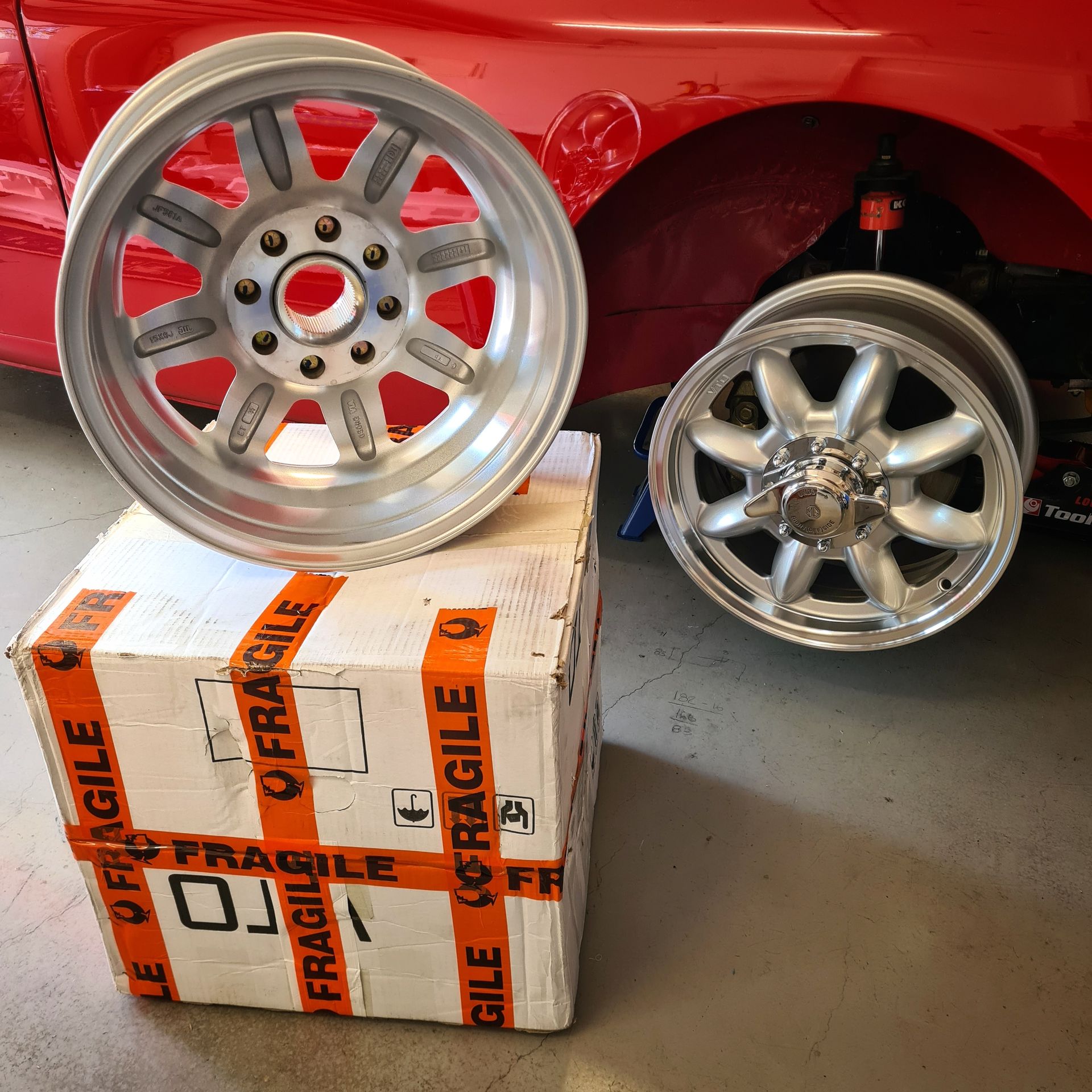 MG MGA with VTO vintage aluminum wheels - Photo 10