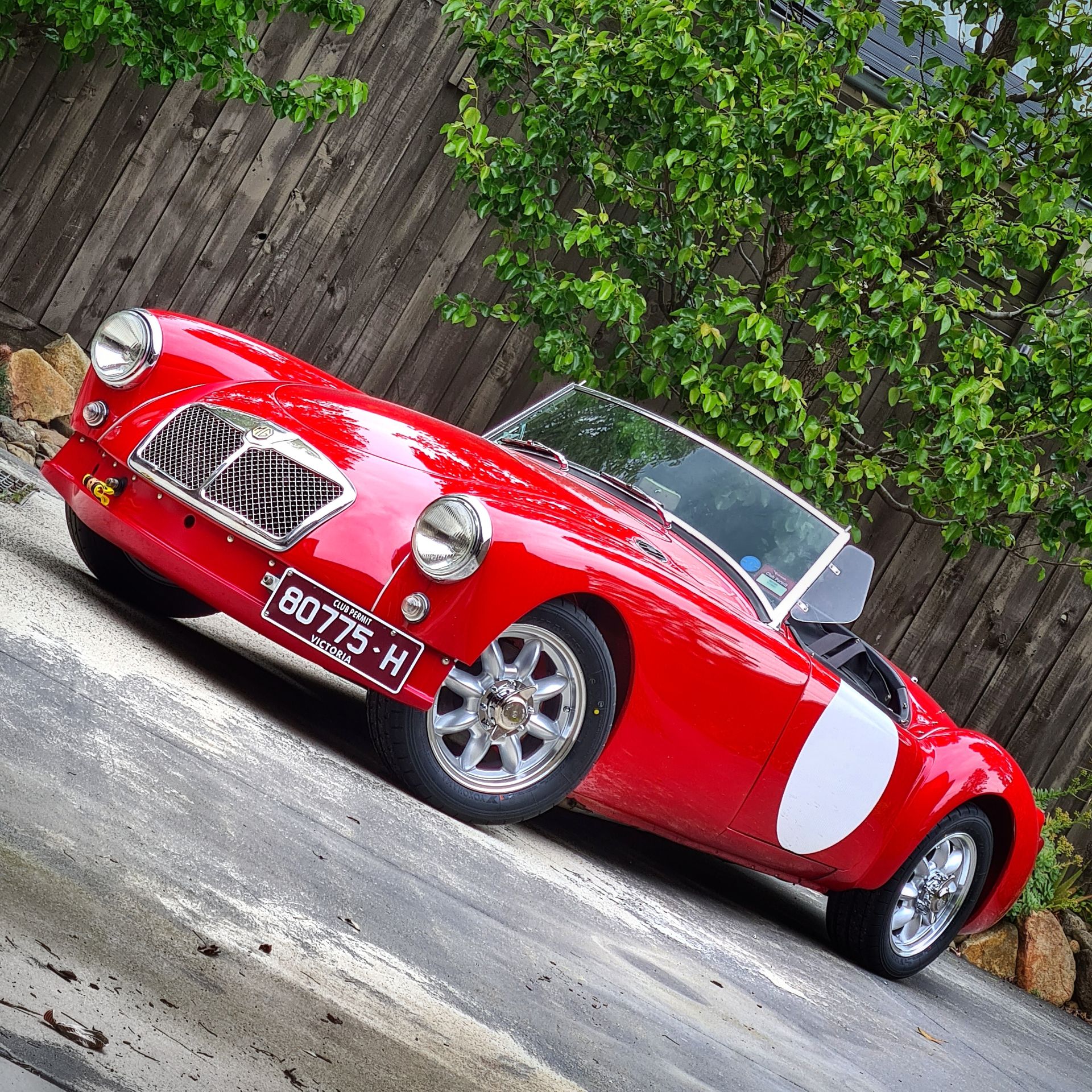 MG MGA with VTO vintage aluminum wheels - Photo 16