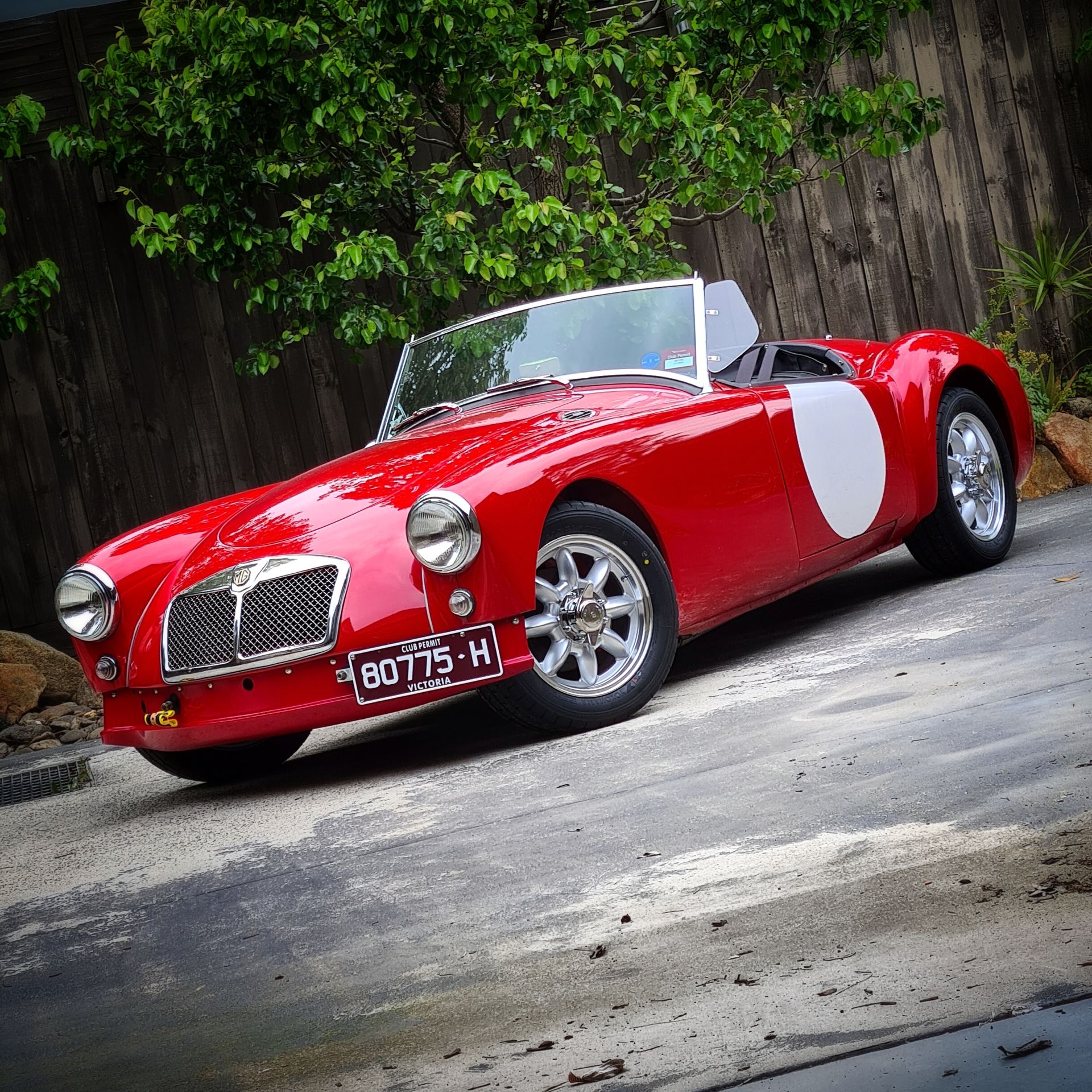 MG MGA with VTO vintage aluminum wheels - Photo 17