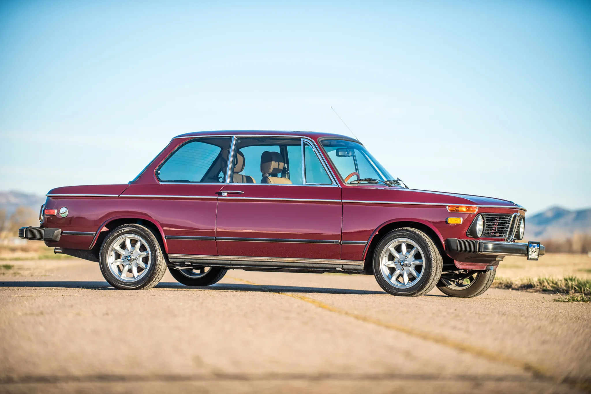 BMW 2002 with VTO vintage aluminum wheels - Photo 3